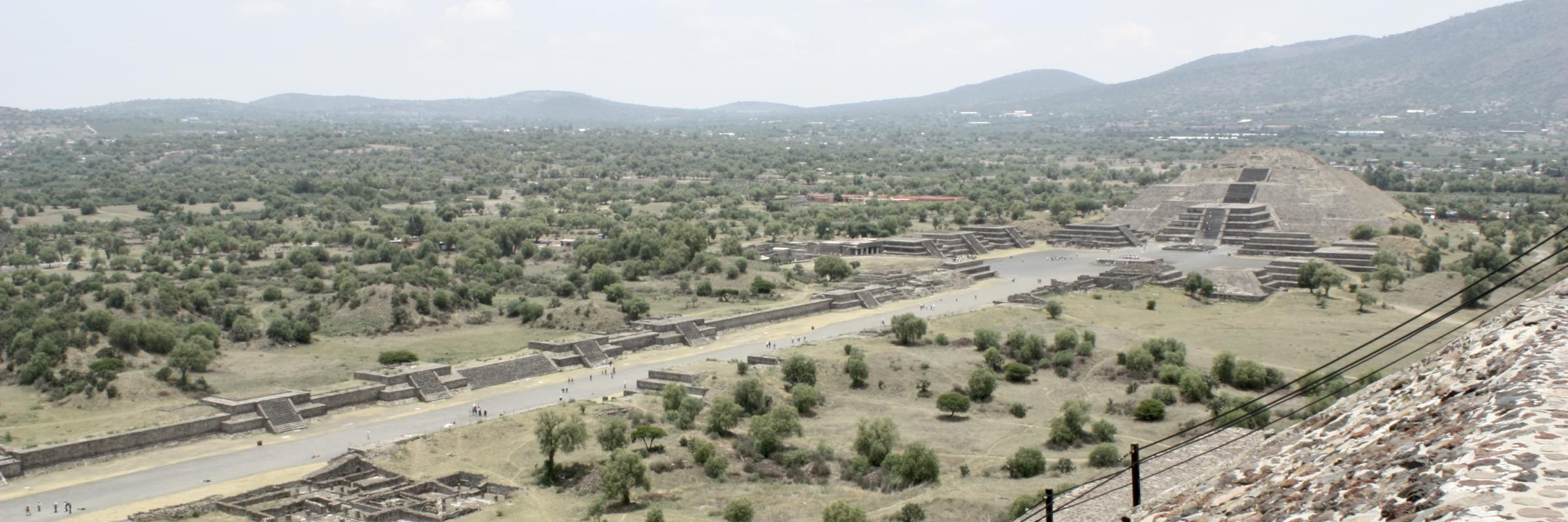 Avenida dos Mortos e Pirâmide da Lua, Teotihuacán, México